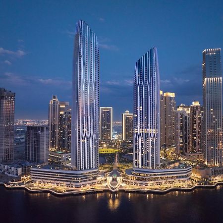 Hotel Address Creek Harbour Dubái Exterior foto The complex at night
