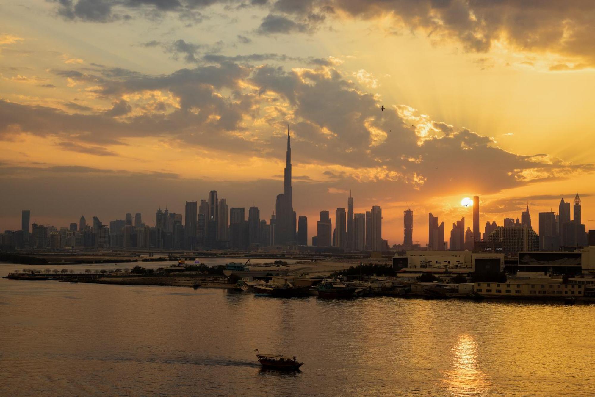 Hotel Address Creek Harbour Dubái Exterior foto Dubai skyline