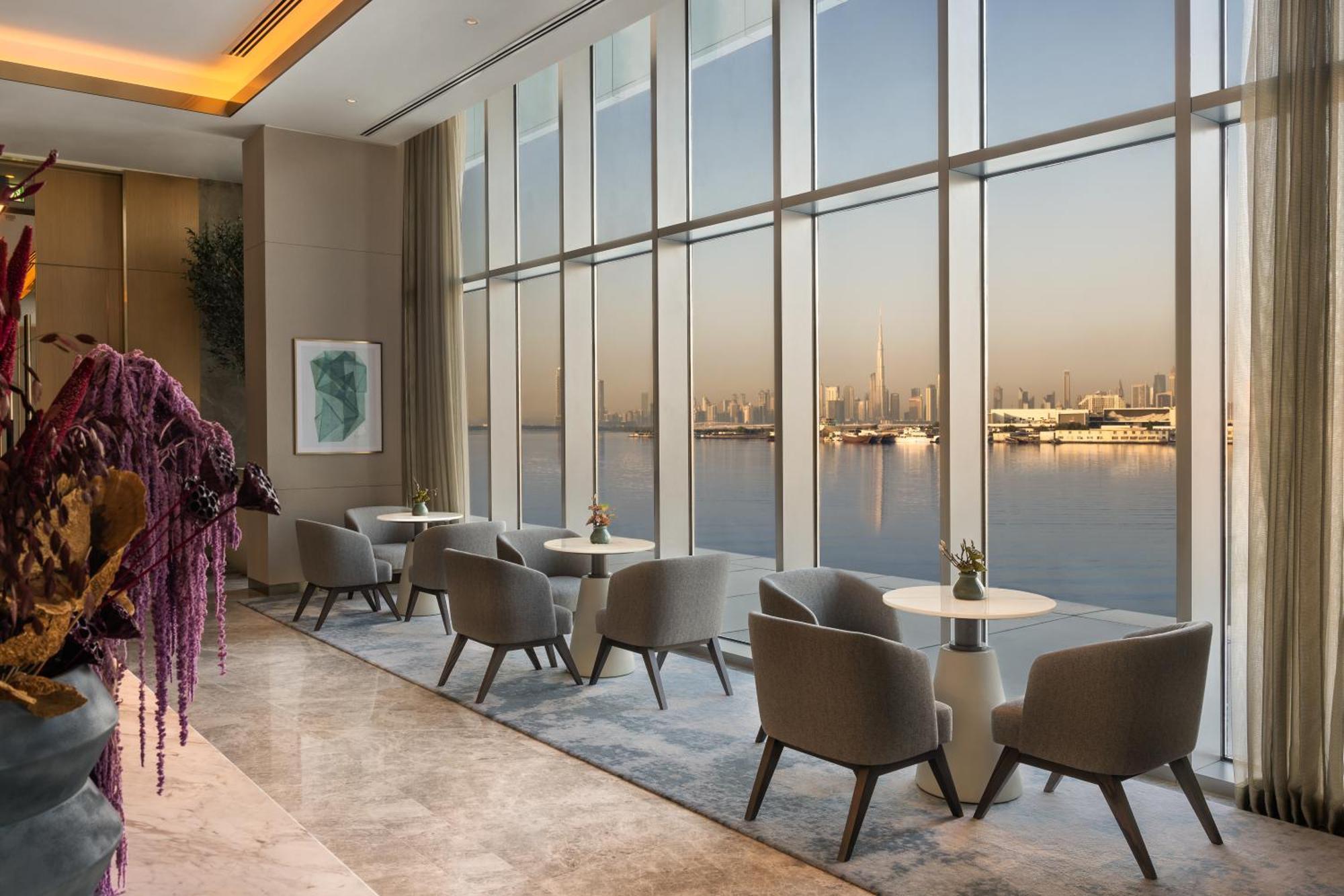 Hotel Address Creek Harbour Dubái Exterior foto The Lounge at the airport