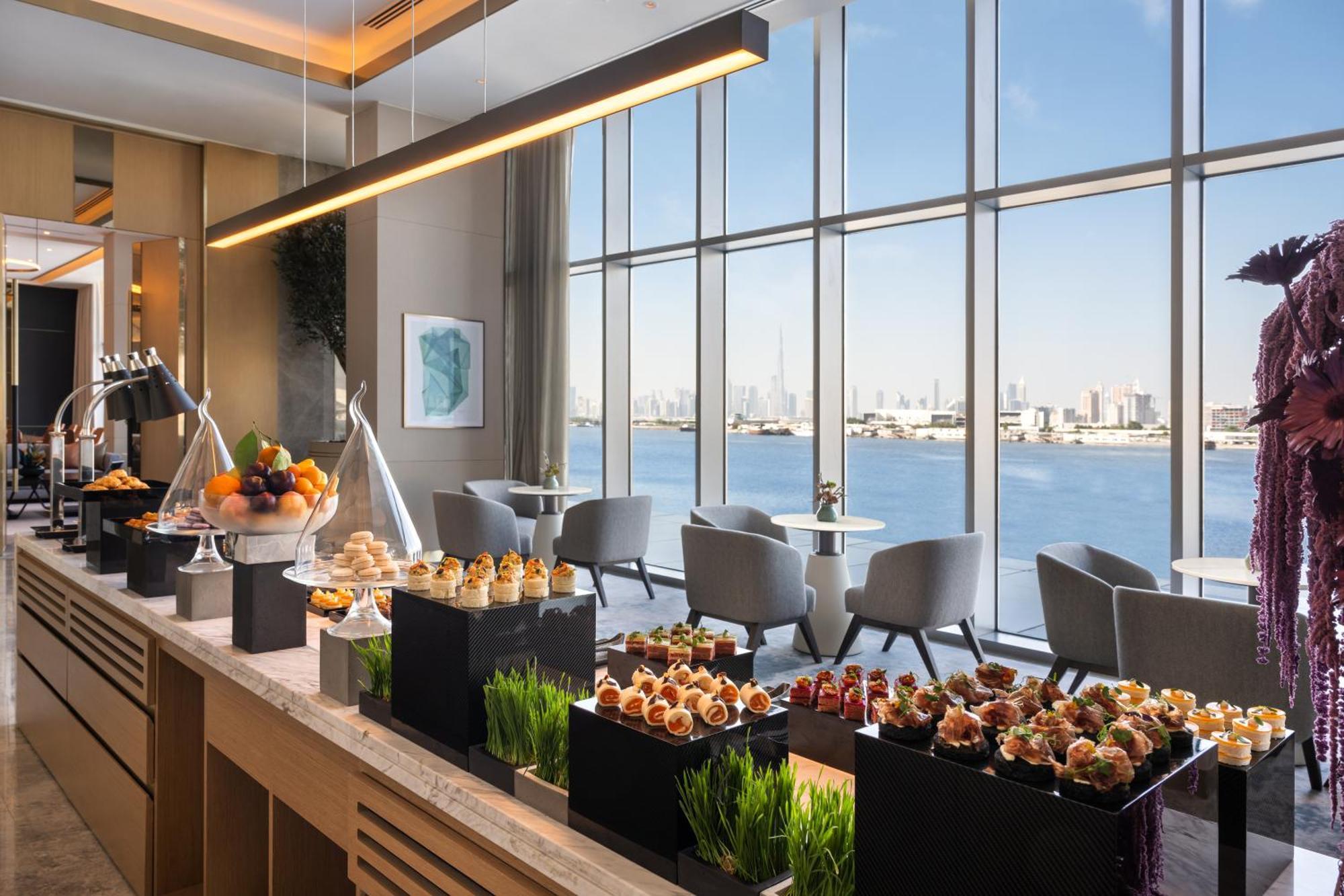Hotel Address Creek Harbour Dubái Exterior foto The Lounge at the Jumeirah At Etihad Towers